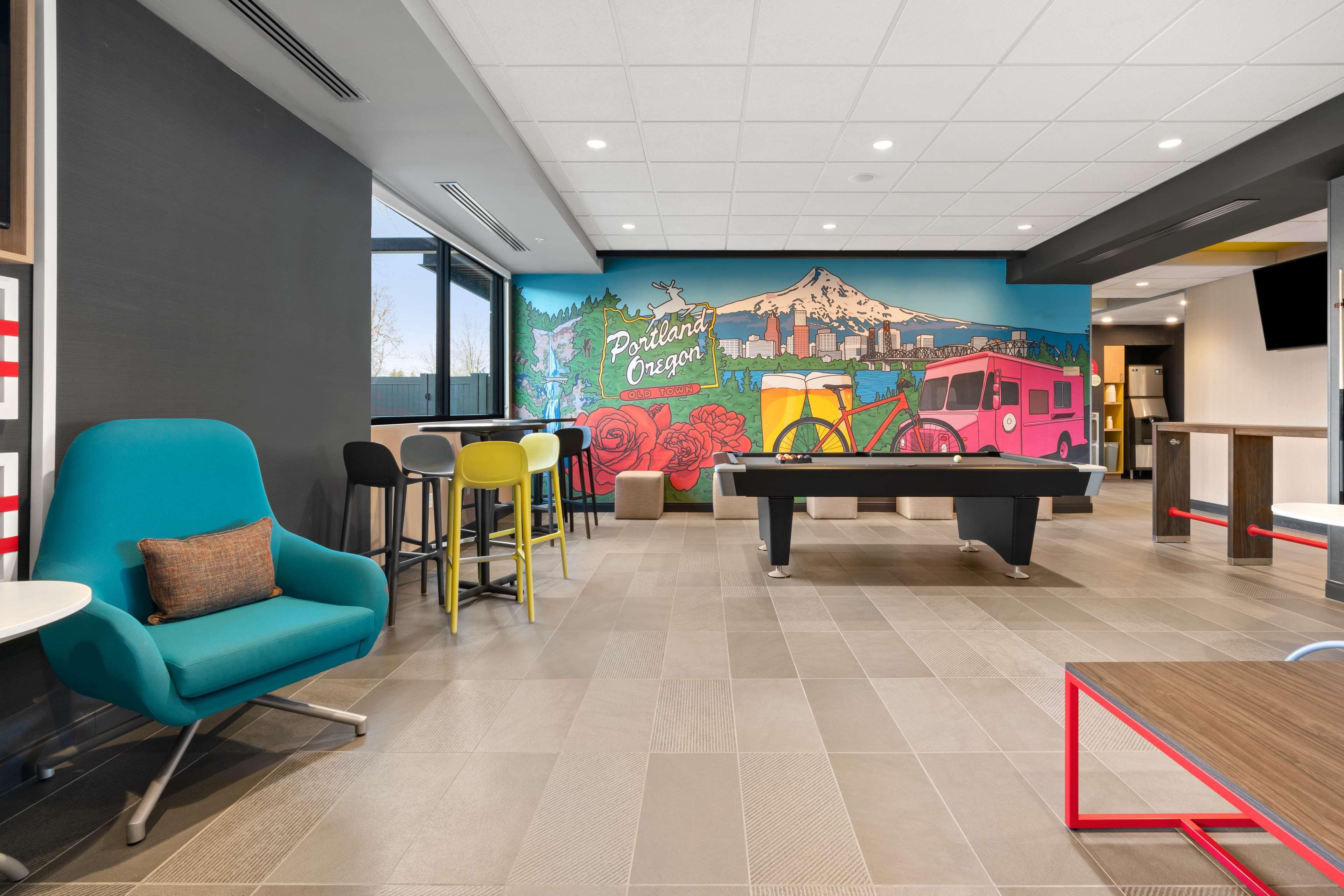 Tru By Hilton Portland Airport, Or Hotel Exterior photo