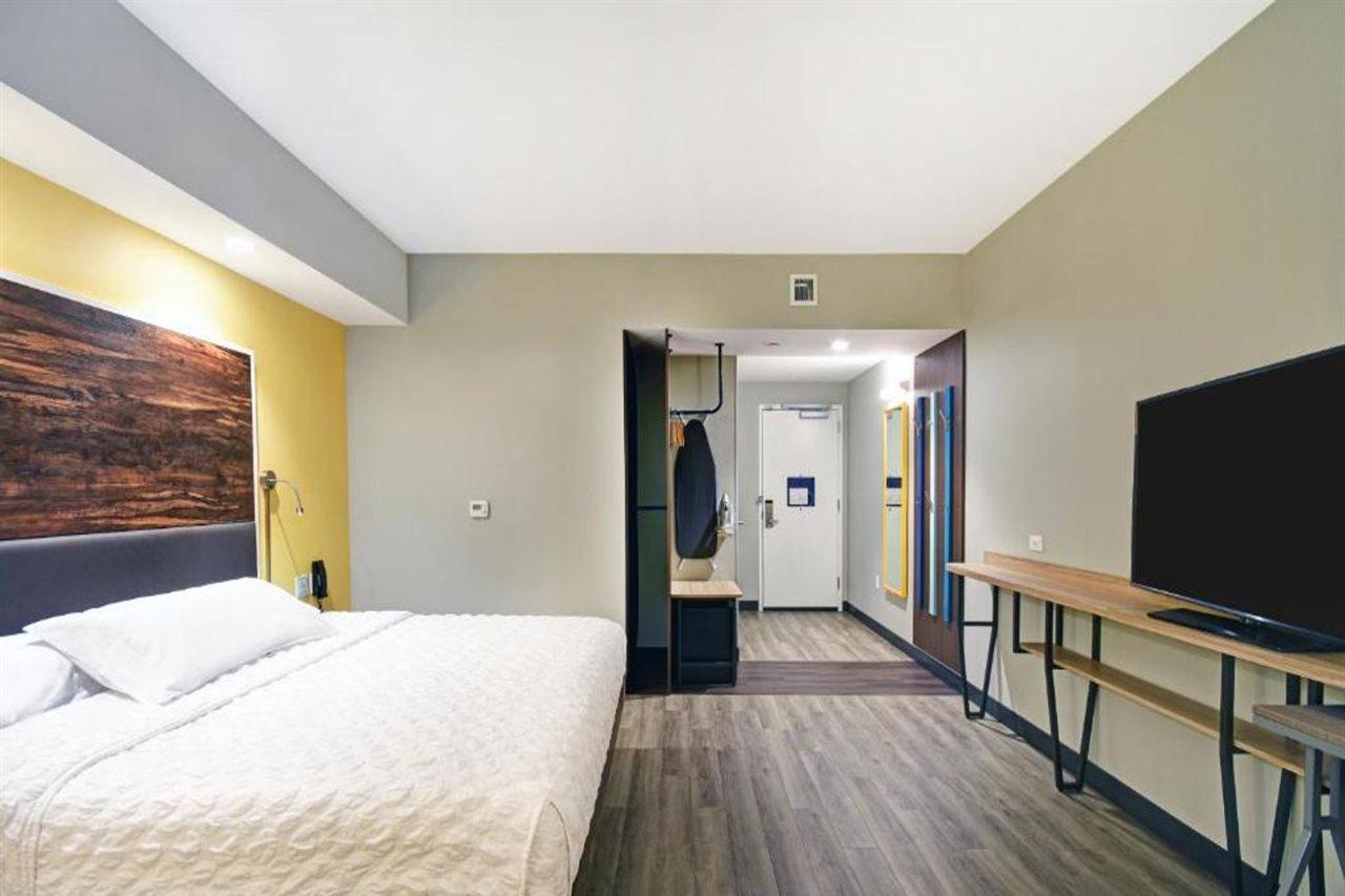 Tru By Hilton Portland Airport, Or Hotel Exterior photo