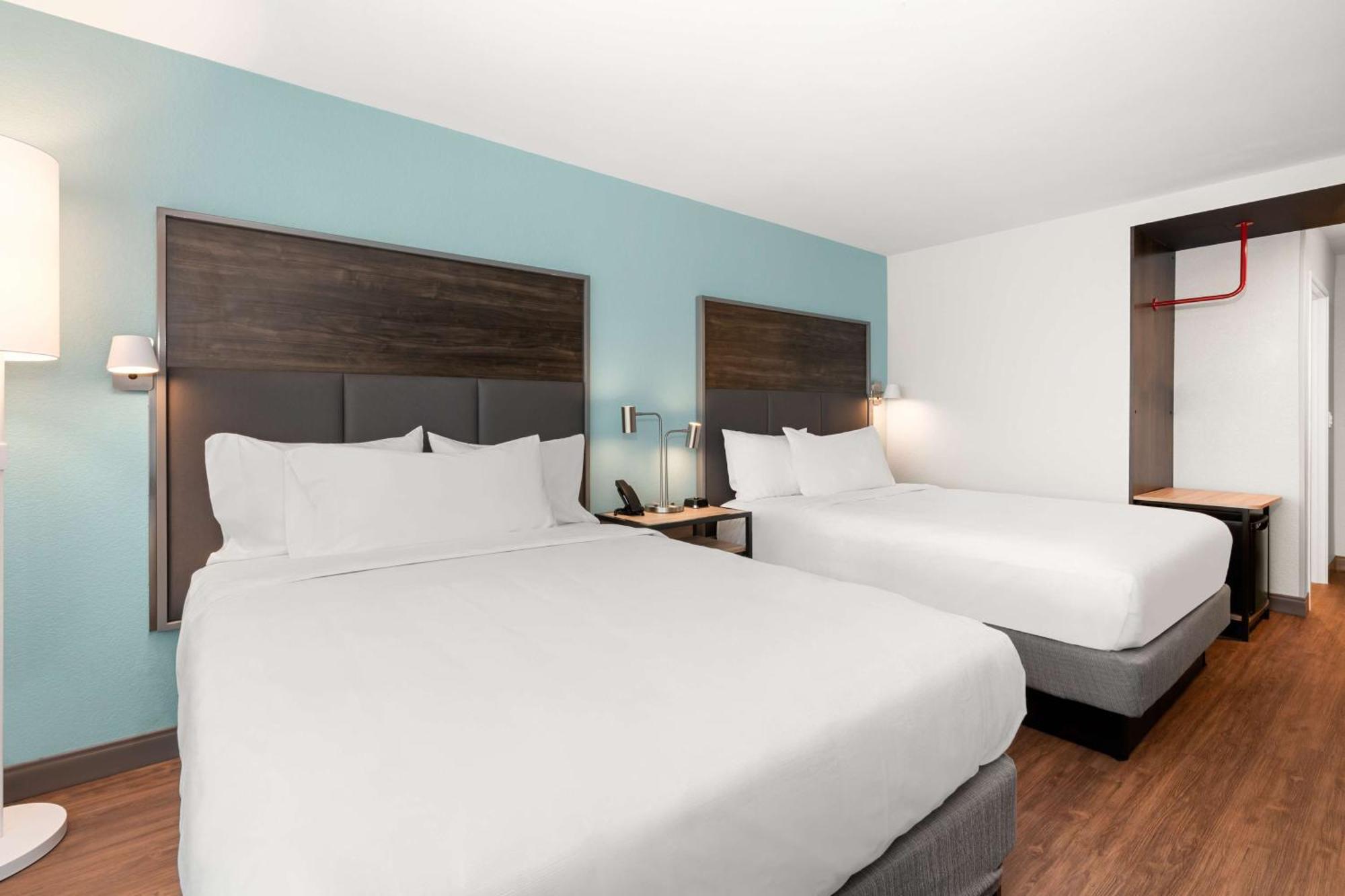Tru By Hilton Portland Airport, Or Hotel Exterior photo