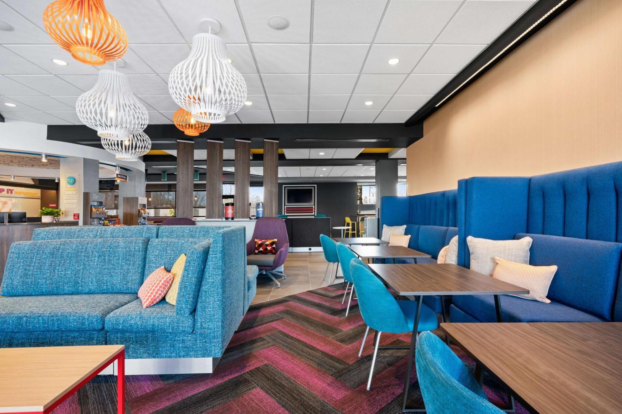 Tru By Hilton Portland Airport, Or Hotel Exterior photo